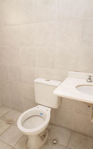 Apartamento à venda com 74m², 3 quartos e 1 vaga Apartamento à venda com 74m², 3 quartos e 1 vagaBanheiro da Suíte