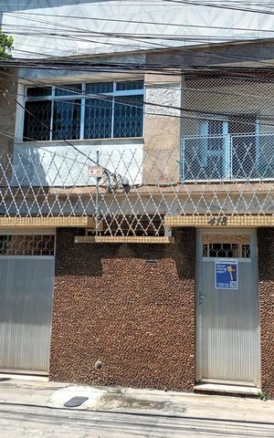 Casa à venda com 180m², 4 quartos e 2 vagas Casa à venda com 180m², 4 quartos e 2 vagasFachada