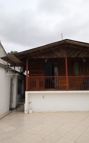Casa à venda com 156m², 5 quartos e 4 vagasQuintal
