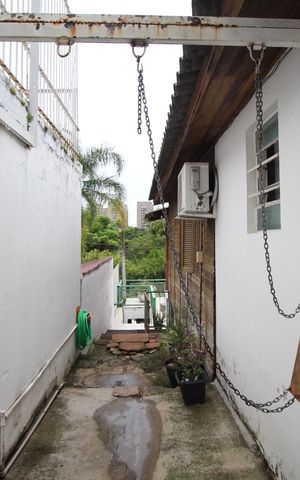 Casa à venda com 156m², 5 quartos e 4 vagasQuintal