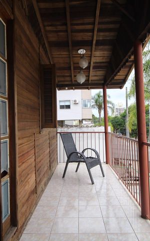 Casa à venda com 156m², 5 quartos e 4 vagasVaranda