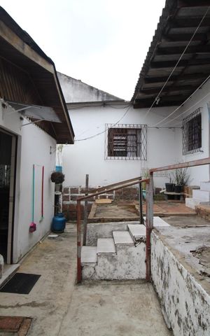 Casa à venda com 156m², 5 quartos e 4 vagasQuintal