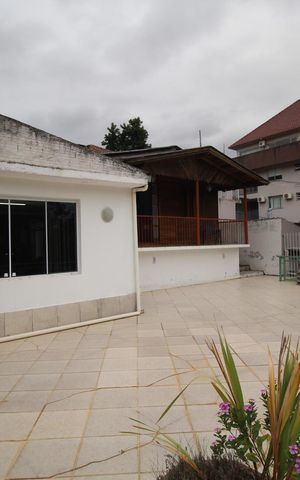 Casa à venda com 156m², 5 quartos e 4 vagasQuintal