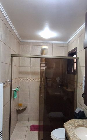Casa à venda com 368m², 3 quartos e 4 vagas Casa à venda com 368m², 3 quartos e 4 vagasBanheiro Suíte 1