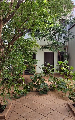 Casa à venda com 368m², 3 quartos e 4 vagas Casa à venda com 368m², 3 quartos e 4 vagasQuintal