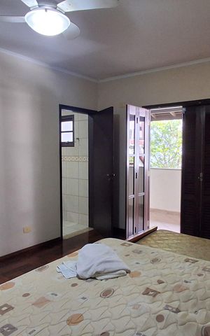 Casa à venda com 368m², 3 quartos e 4 vagas Casa à venda com 368m², 3 quartos e 4 vagasSuíte 2