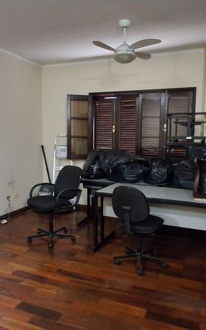 Casa à venda com 368m², 3 quartos e 4 vagas Casa à venda com 368m², 3 quartos e 4 vagasSala íntima