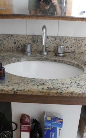 Apartamento à venda com 83m², 2 quartos e 2 vagasBanheiro da Suíte
