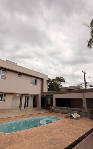 Casa à venda com 500m², 4 quartos e 4 vagasQuintal com Piscina