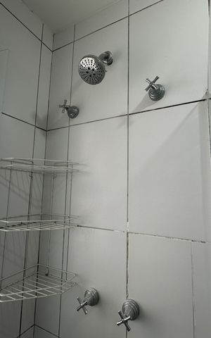 Apartamento à venda com 57m², 2 quartos e 1 vaga Apartamento à venda com 57m², 2 quartos e 1 vagaBanheiro