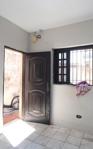 Casa à venda com 80m², 2 quartos e 2 vagasSala 