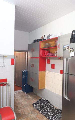 Casa à venda com 80m², 2 quartos e 2 vagasCozinha 