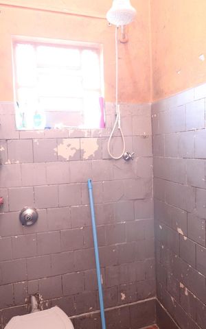 Casa à venda com 80m², 2 quartos e 2 vagasBanheiro 