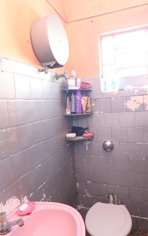 Casa à venda com 80m², 2 quartos e 2 vagasBanheiro 