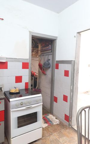 Casa à venda com 80m², 2 quartos e 2 vagasCozinha 