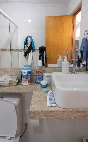 Casa à venda com 200m², 4 quartos e 2 vagas Casa à venda com 200m², 4 quartos e 2 vagasBanheiro 2