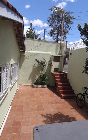 Casa à venda com 190m², 3 quartos e 3 vagas Casa à venda com 190m², 3 quartos e 3 vagasQuintal - Casa 1