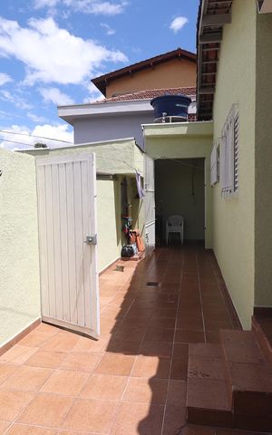 Casa à venda com 190m², 3 quartos e 3 vagas Casa à venda com 190m², 3 quartos e 3 vagasQuintal - Casa 1
