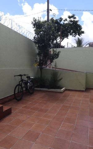 Casa à venda com 190m², 3 quartos e 3 vagas Casa à venda com 190m², 3 quartos e 3 vagasQuintal - Casa 1