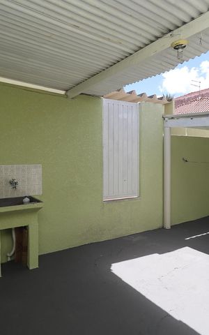Casa à venda com 190m², 3 quartos e 3 vagas Casa à venda com 190m², 3 quartos e 3 vagasÁrea de Serviço - Casa 2