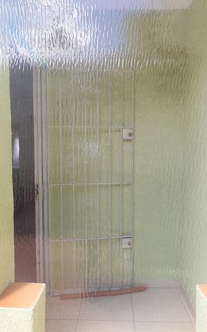 Casa à venda com 190m², 3 quartos e 3 vagas Casa à venda com 190m², 3 quartos e 3 vagasPorta