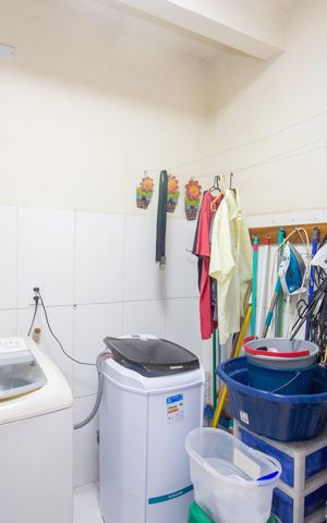 Casa à venda com 248m², 3 quartos e 2 vagasCozinha e Área de Serviço