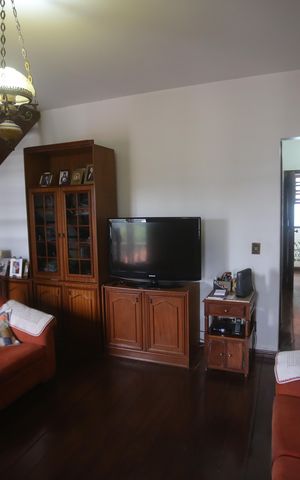 Casa à venda com 360m², 4 quartos e 6 vagasSala tv