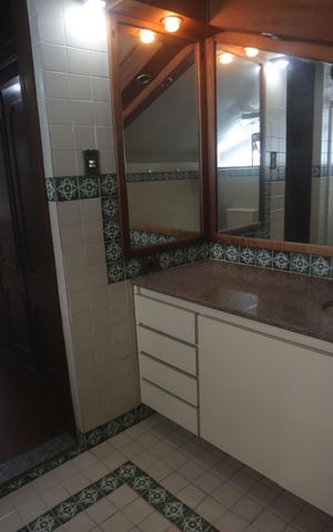 Casa à venda com 360m², 4 quartos e 6 vagasBanheiro
