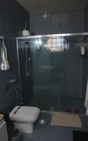 Casa à venda com 360m², 4 quartos e 6 vagasSuite