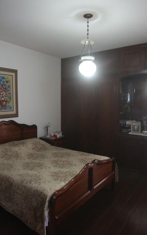 Casa à venda com 360m², 4 quartos e 6 vagasSuite