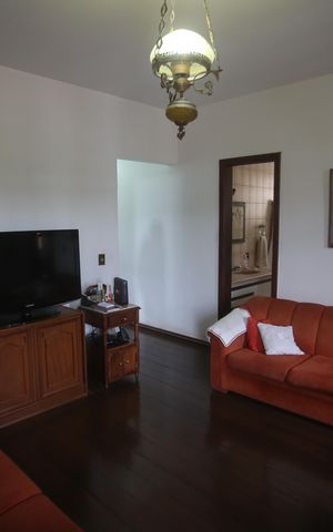 Casa à venda com 360m², 4 quartos e 6 vagasSala tv