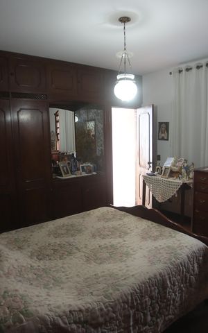 Casa à venda com 360m², 4 quartos e 6 vagasSuite