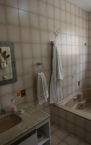 Casa à venda com 360m², 4 quartos e 6 vagasBanheiro 2