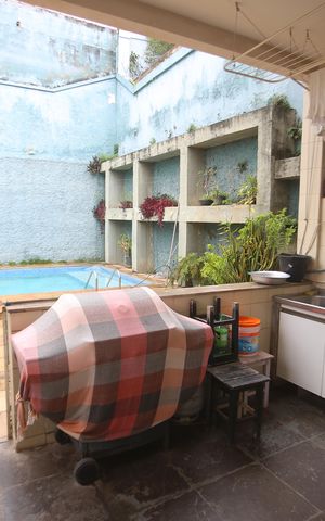 Casa à venda com 360m², 4 quartos e 6 vagasArea de serviço