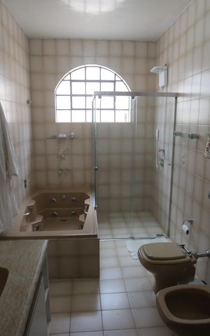 Casa à venda com 360m², 4 quartos e 6 vagasBanheiro 2