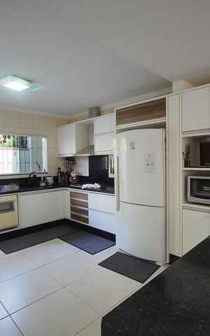 Casa para alugar com 359m², 5 quartos e 6 vagasCozinha