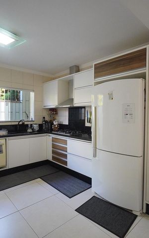 Casa para alugar com 359m², 5 quartos e 6 vagasCozinha