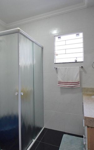 Casa para alugar com 359m², 5 quartos e 6 vagasBanheiro Corredor