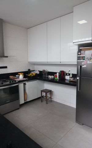 Casa à venda com 256m², 4 quartos e 4 vagasCozinha