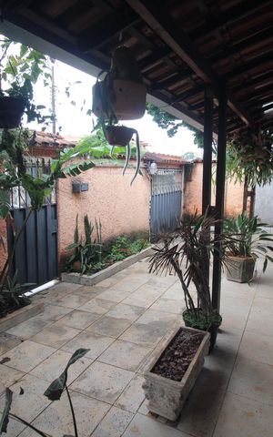 Casa à venda com 256m², 4 quartos e 4 vagasQuintal
