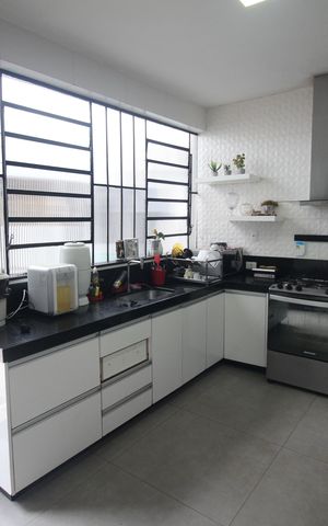 Casa à venda com 256m², 4 quartos e 4 vagasCozinha