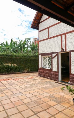 Casa à venda com 420m², 5 quartos e 5 vagas Casa à venda com 420m², 5 quartos e 5 vagasQuintal