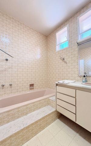 Casa à venda com 320m², 4 quartos e 2 vagasBanheiro da Suíte