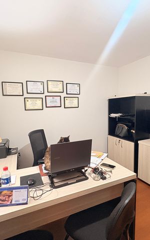 Casa à venda com 320m², 4 quartos e 2 vagasQuarto 1/Escritório