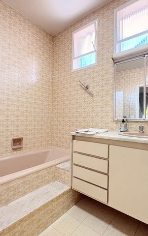 Casa à venda com 320m², 4 quartos e 2 vagasBanheiro da Suíte