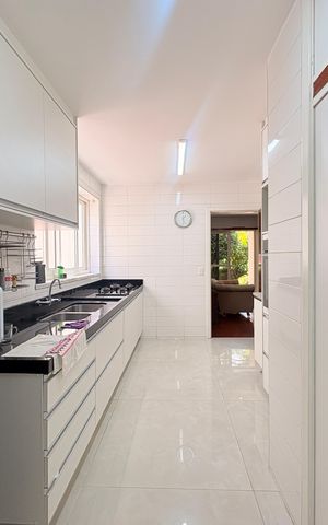 Casa à venda com 320m², 4 quartos e 2 vagasCozinha