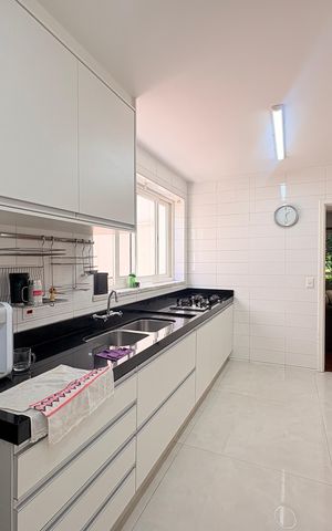 Casa à venda com 320m², 4 quartos e 2 vagasCozinha
