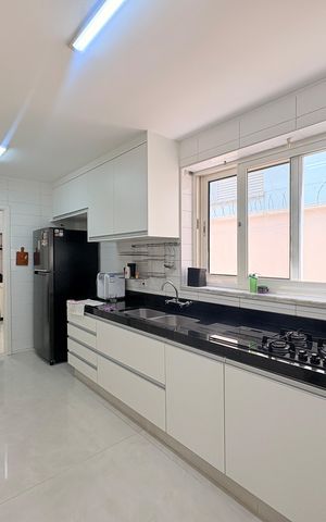 Casa à venda com 320m², 4 quartos e 2 vagasCozinha