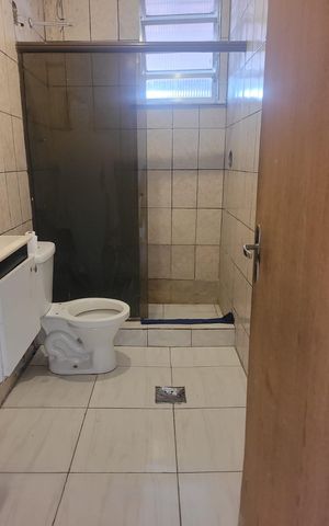 Casa à venda com 55m², 2 quartos e sem vaga Casa à venda com 55m², 2 quartos e sem vagaBanheiro