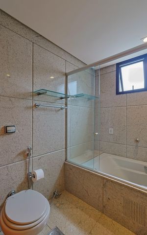 Apartamento à venda com 170m², 4 quartos e 4 vagas Apartamento à venda com 170m², 4 quartos e 4 vagasBanheiro da Suíte 2